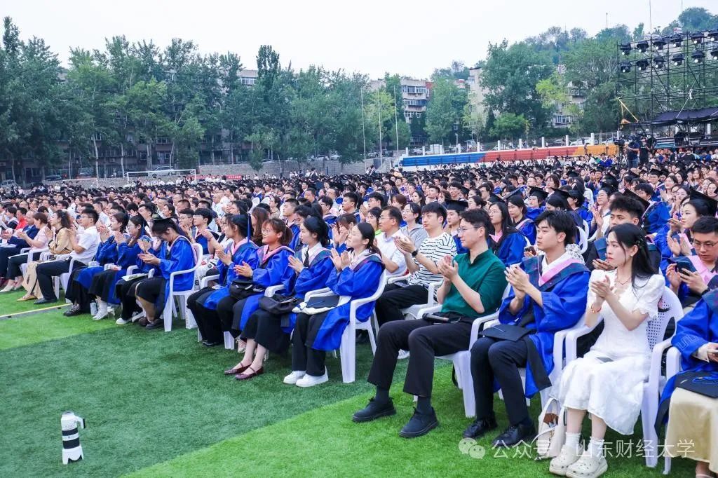 山东财经大学隆重举行2024年毕业典礼暨学位授予仪式(图6)